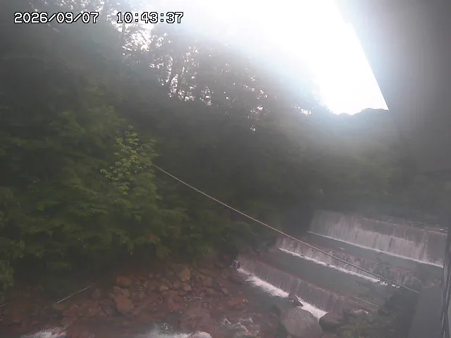 休暇村乳頭溫泉鄉附近道路分岔,分別連向黑湯孫六與妙乃湯大釜蟹場方向