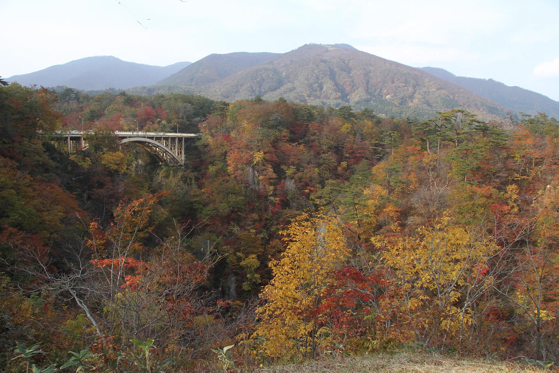 鳴子紅葉怎麼排?2026鳴子峽、中山平代行巴士與泡湯一日攻略