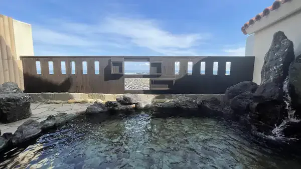 酒店青島(サンクマール)獨立別館(離れ)私人包場露天浴池的戶外浴池
