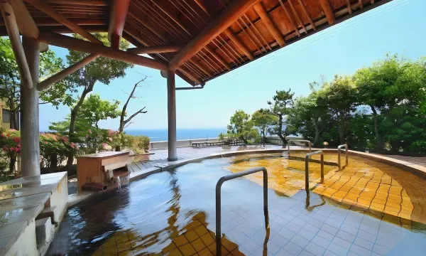 美松大江亭屋上露天浴池,可從浴池直接景觀別府灣海面