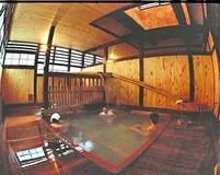 鳴子溫泉滝之湯值得去嗎？2026成人¥300（約 HK$15／NT$61）、pH2.9白濁酸性泉、無停車場與小型共同浴場攻略