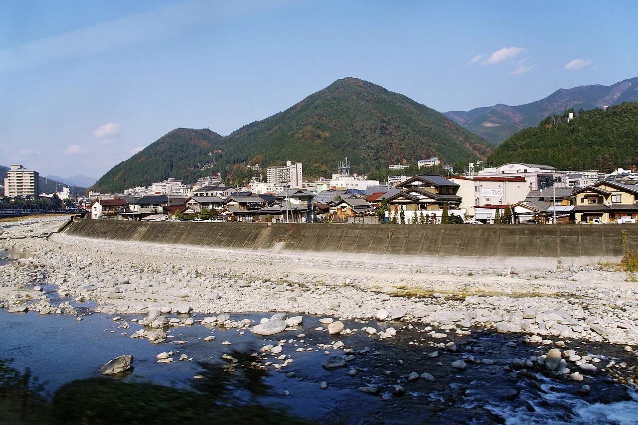 下呂溫泉望川館值得住嗎?先看停業日期、私人露天與真正房內溫泉怎麼選