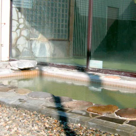 森吉 Quince 溫泉(クウィンス森吉)正常營業時的露天浴池官方