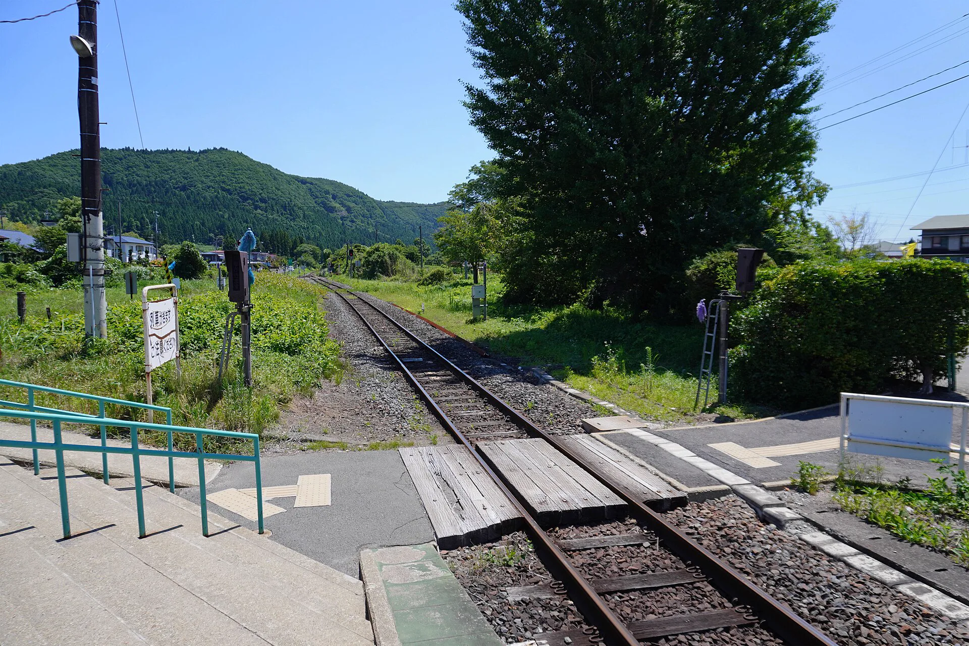 JR川渡溫泉站構內平交道