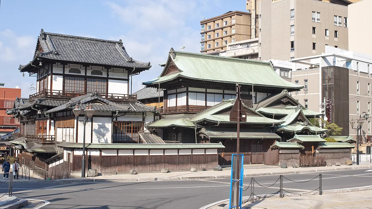 Hotel 葛城值得住嗎?本館公共大浴場(大浴場,供多名住客共同使用)加花(ゆづき)屋上露天,兩館湯巡值不值得