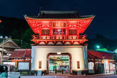 武雄溫泉楼門 | 観光地 | 【官方】佐賀縣観光(サイト) (あそぼーさが)