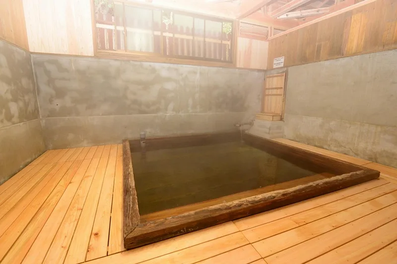 溫泉之種類 | 【官方】大分縣由布市湯布院町・泉源掛流之天然溫泉「塚原溫泉・火口乃泉(かこうのいずみ)」