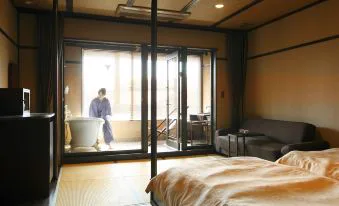 箱根溫泉旅館怎麼選?6 間住宿比較:私人天然泉、親子、無車與湖景