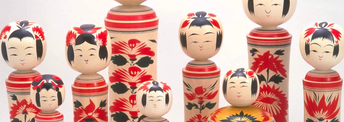 鳴子溫泉滝之湯木造共同浴場外觀；小型傳統浴場很有代表性，但繁忙時可能需要館外等候