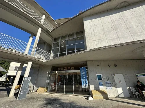 宮濱(グランドホテル)屋頂展望露天浴池(マルミエロテン),館方明示天然泉採過濾循環、加溫與加水
