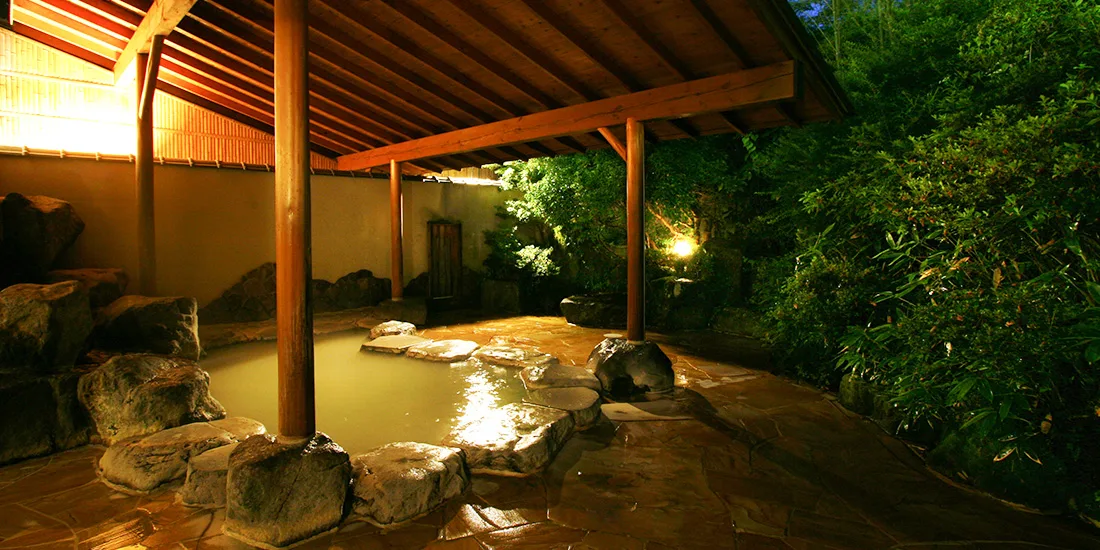 Mount View Hakone 值得住嗎?24 小時白濁露天、¥2,000(約 HK$101/NT$407) 起私人包場湯與共用浴室怎麼選