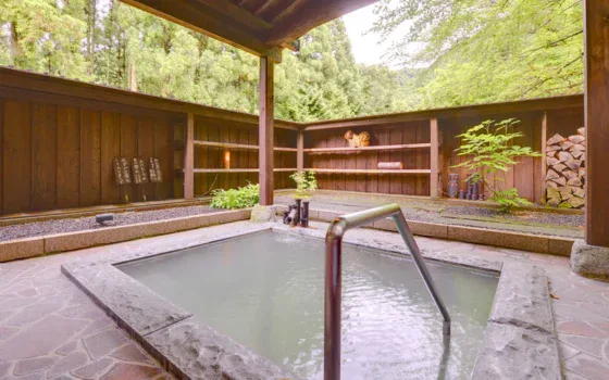 溫泉|【官方】咲花溫泉 一水荘|泉源掛流 (エメラルドグリーンの)溫泉(と)手作(り)會席