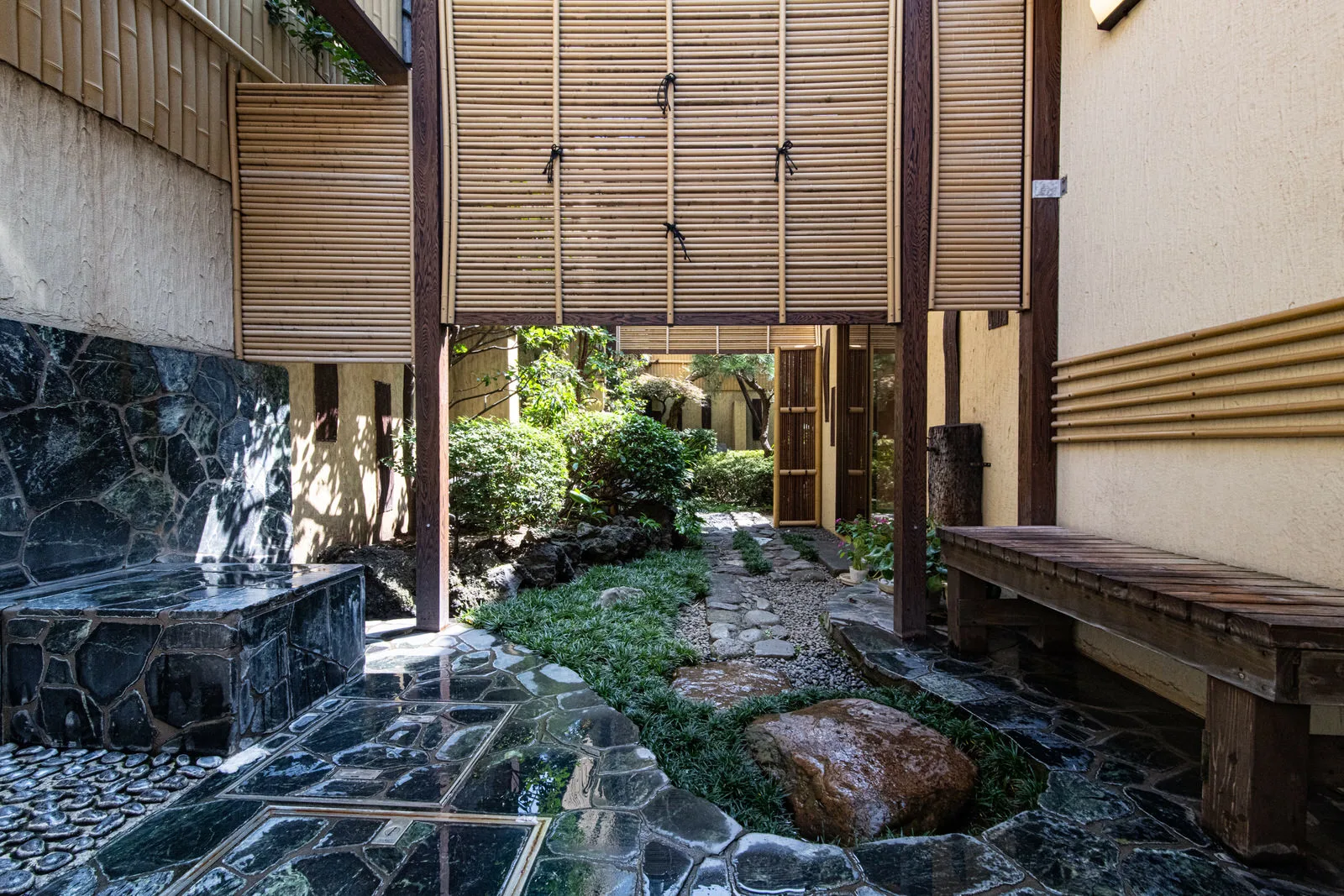 東京中延溫泉 大阪市・淀川區・塚本溫泉設施(松の湯)攻略:全館天然溫泉、日本庭園、5分鐘自動灑水蒸汽(auto-loyly,按時向桑拿石灑水增濕)與2026價格