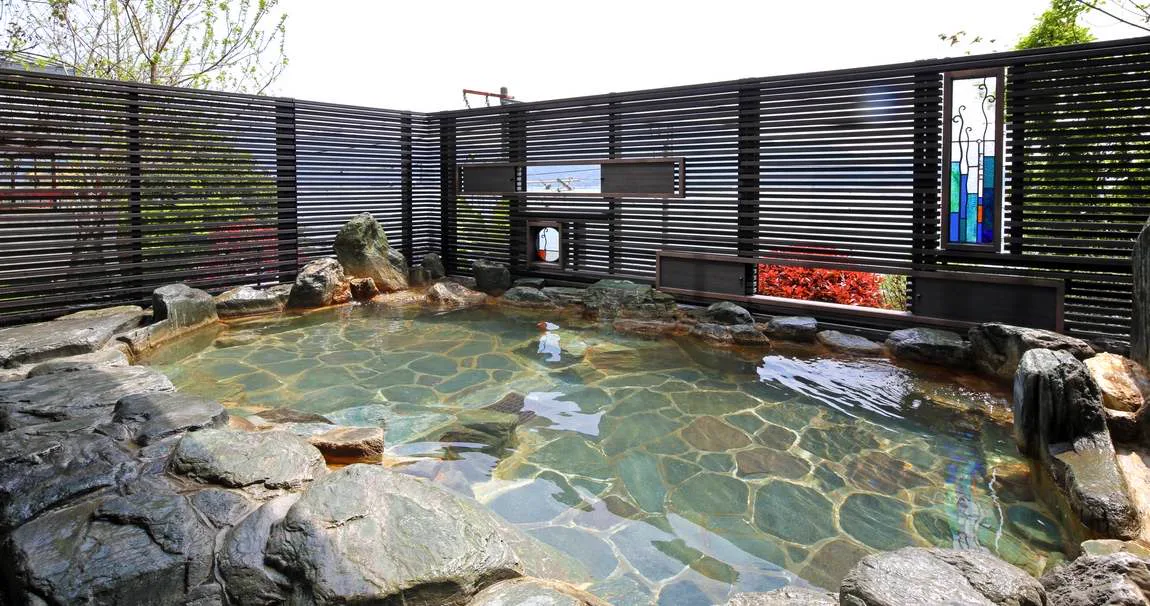 宮濱(グランドホテル)岩造露天浴池(ノゾキミロテン),與屋頂展望露天採每日男女交換