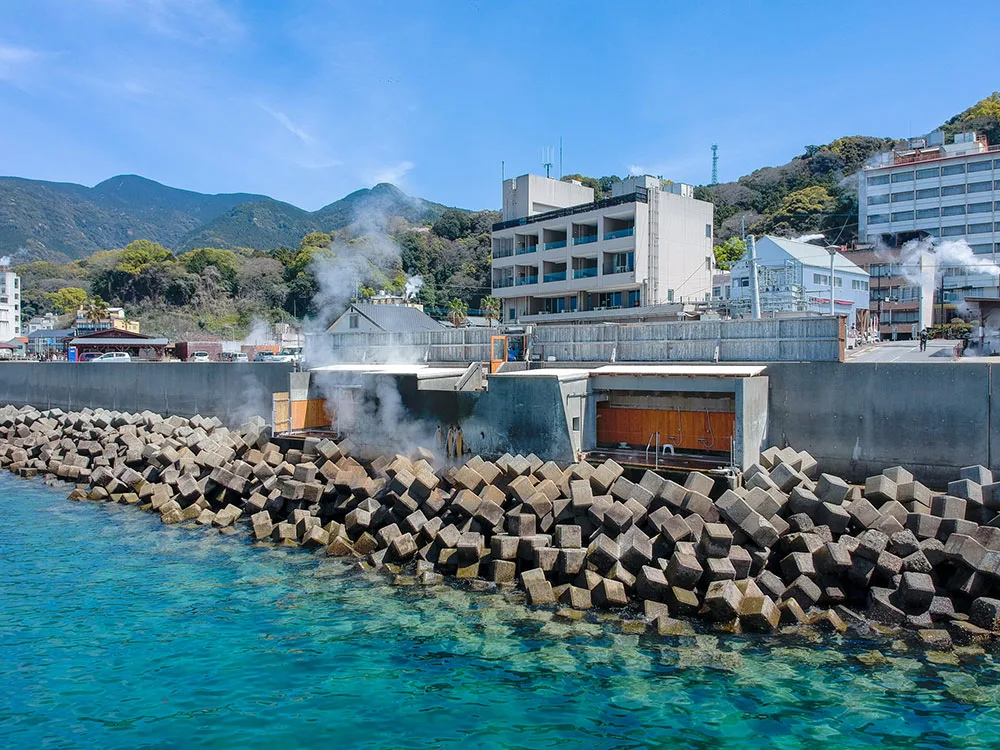 海上露天浴池 波之湯「茜」（海上露天浴池 波の湯『茜』）