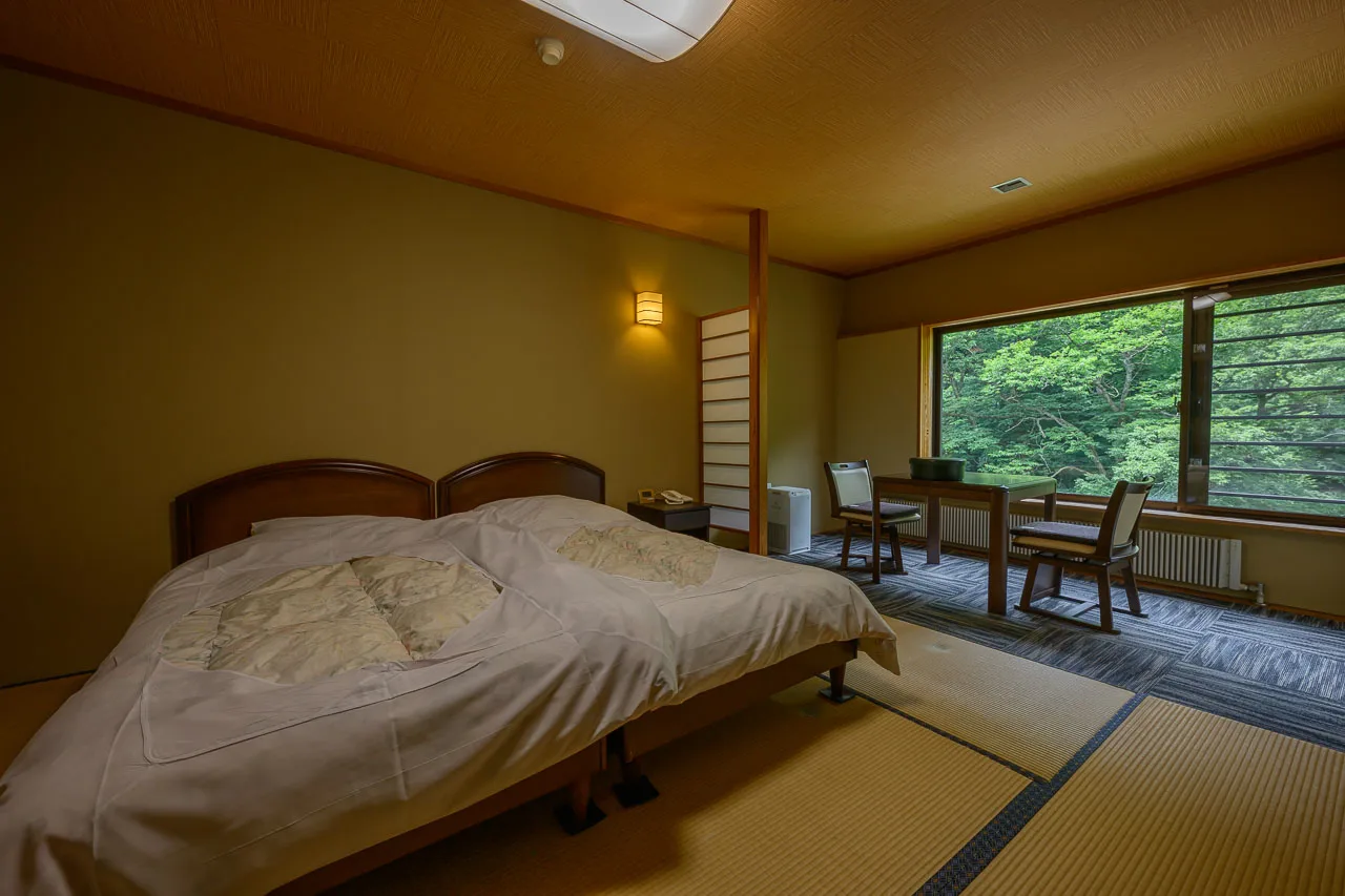 川古溫泉 濱屋旅館日歸完整攻略|2026 ¥1,000(約 HK$50/NT$203)、37–38°C溫湯、700L/min掛流、混浴與交通