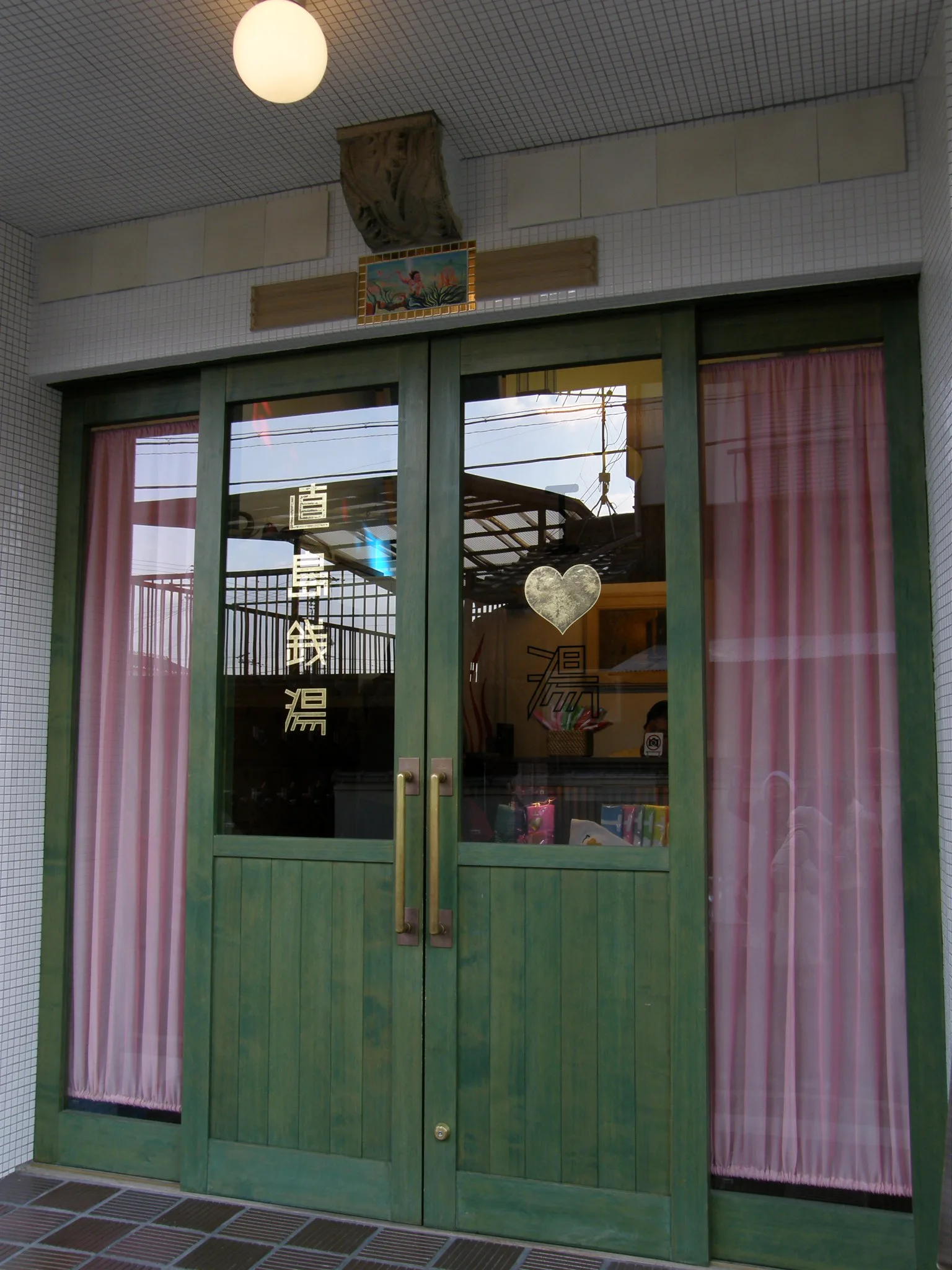 直島 I♥湯錢湯攻略:¥660(約 HK$33/NT$134)把現代藝術泡進浴場,週末為甚麼要等到16:00?