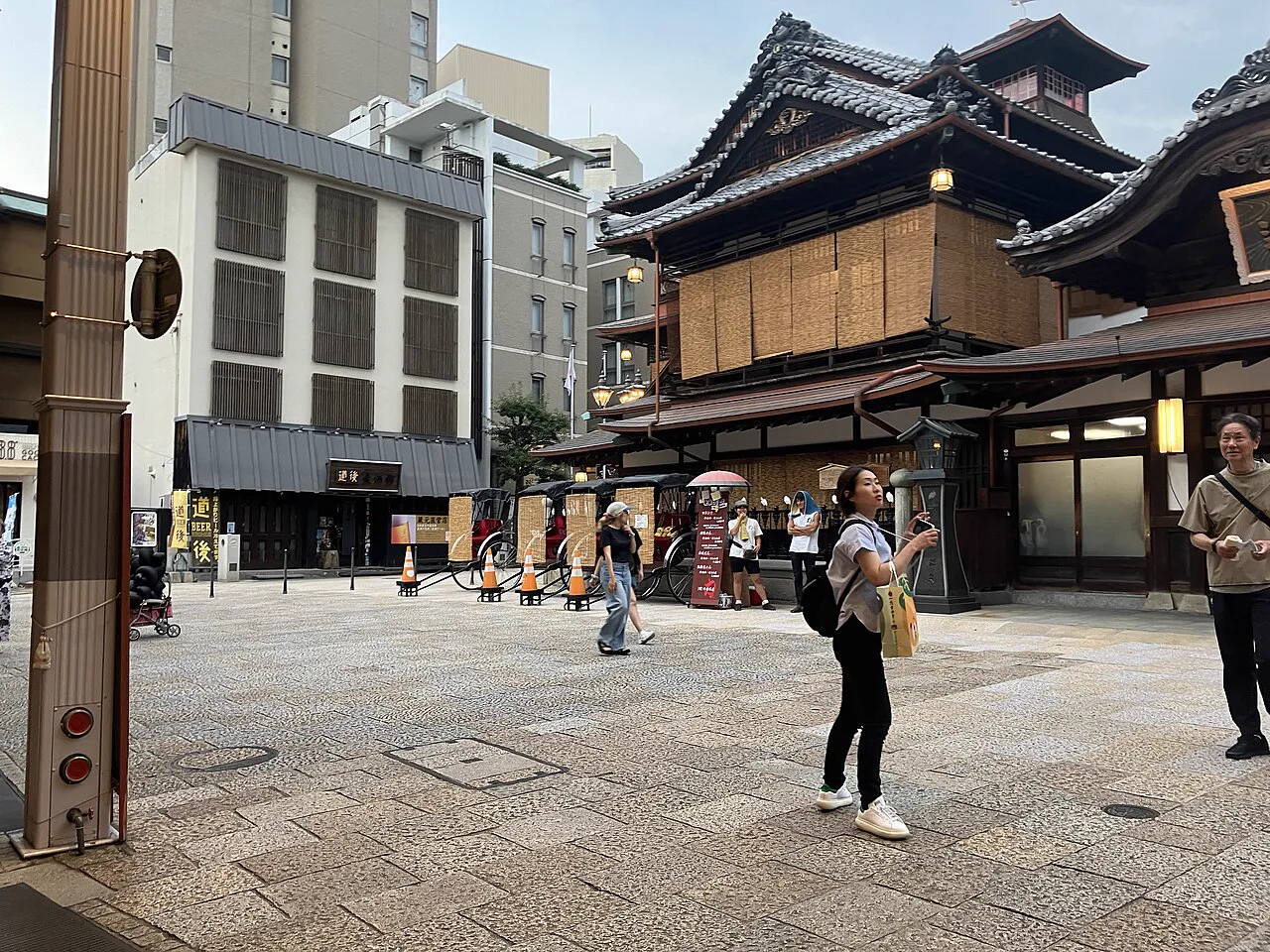 大和屋本店值得住嗎?標準和室、套房檜木浴與能舞台住宿價值怎麼選