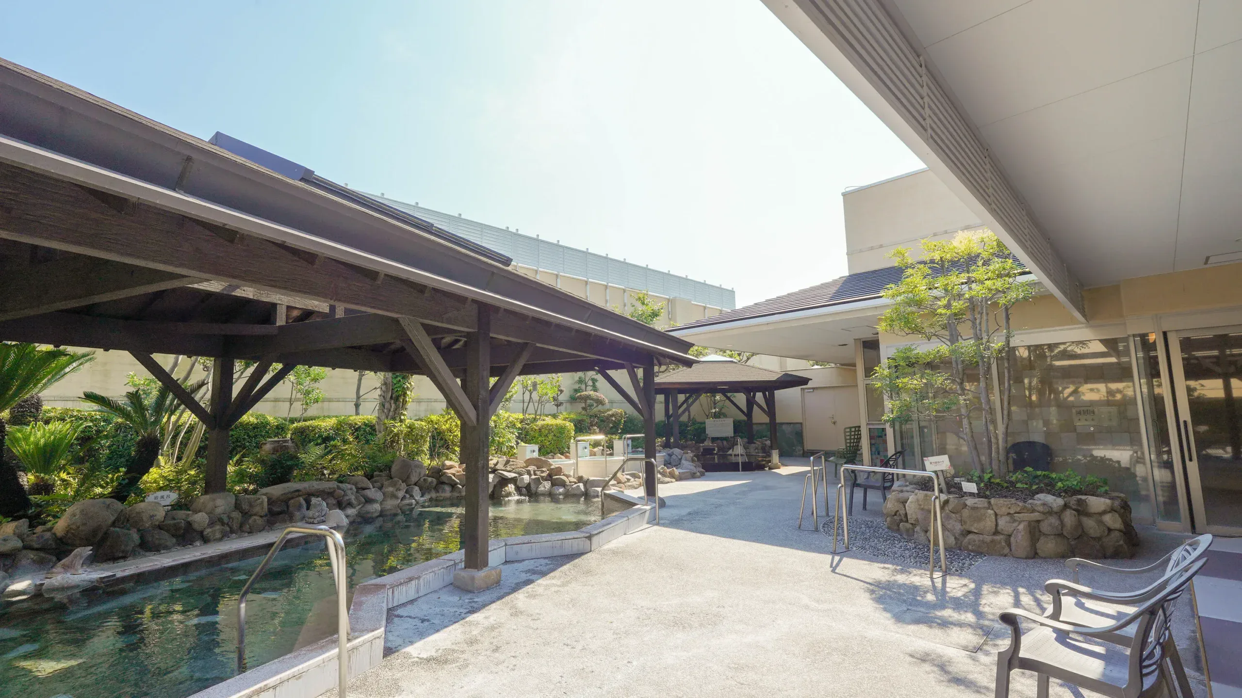 天然溫泉浴場(天然温泉 なにわの湯)|大阪・北区天神橋筋商店街(エリアの)本格大型綜合浴場(スーパー銭湯,結合多種浴池、桑拿和休息設施)