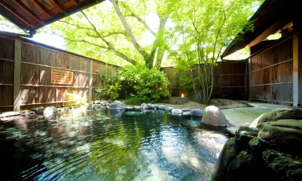 湯布院(ほてい)屋公共露天浴池