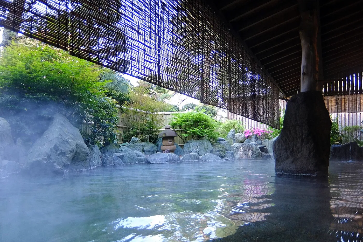 熱海日歸還是住一晚？真正差別不是多泡一館，而是海邊夜景、花火與翌晨時間