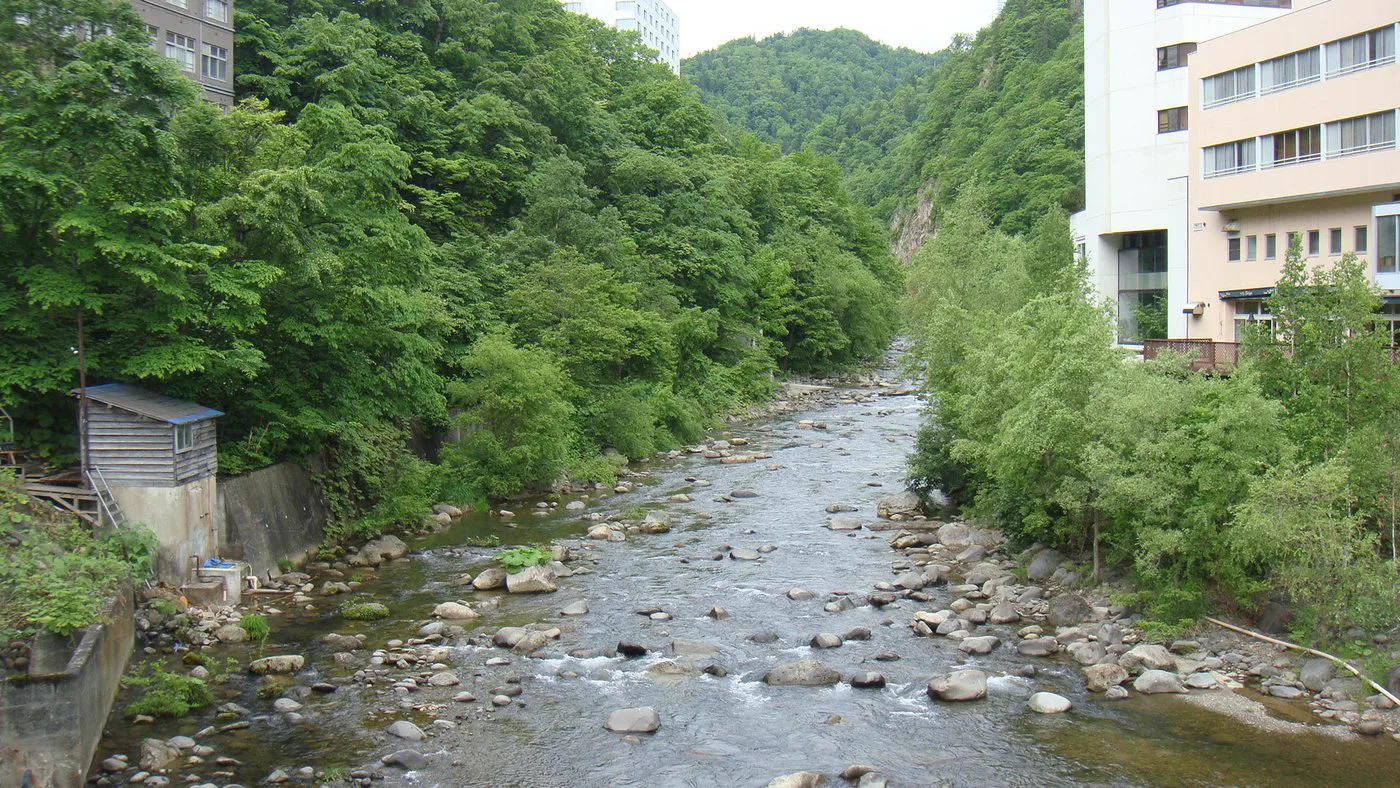 四萬溫泉無車交通怎麼選？2026 東京直達巴士 vs JR中之條轉車，日歸先避開85分鐘陷阱
