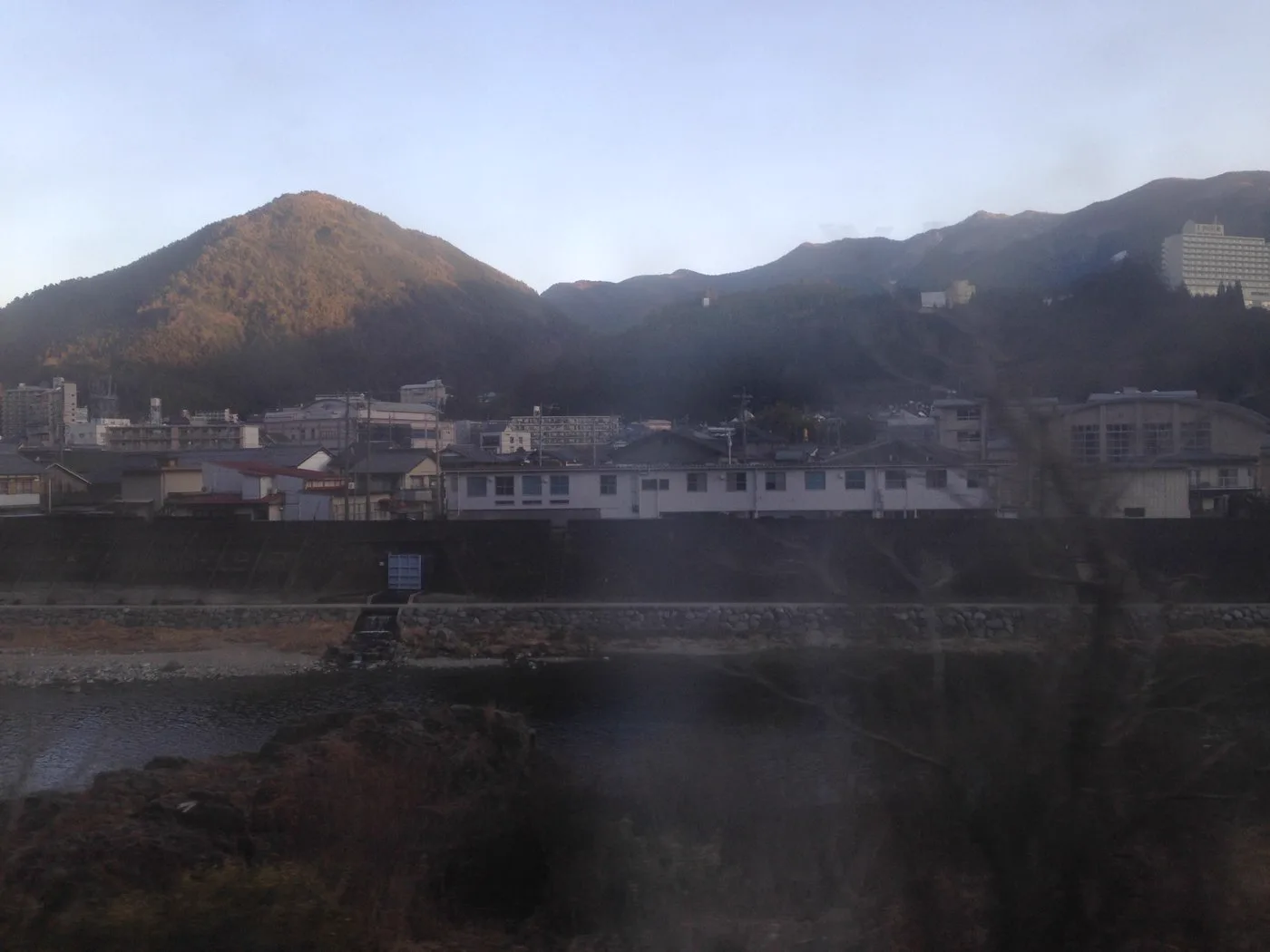下呂溫泉旅館怎麼選？車站、河景私人包場、高台露天與房內溫泉一次分流
