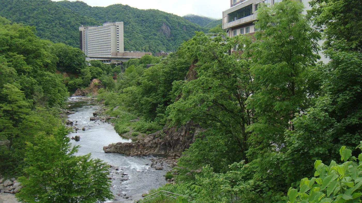 甲斐市市民溫泉怎麼選？志麻之湯 vs 百楽泉｜2026 朝湯、7種浴槽、景觀比較