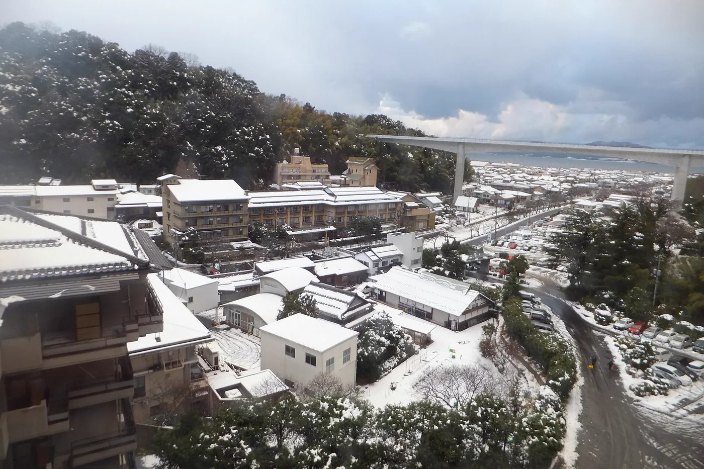 熱海日歸還是住一晚？真正差別不是多泡一館，而是海邊夜景、花火與翌晨時間
