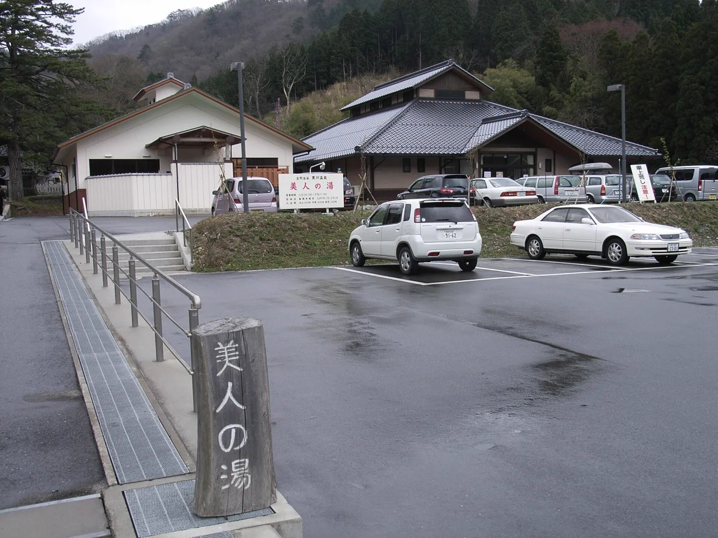 城崎平價溫泉住宿怎麼選？外湯型 Hostel、館內天然泉與40分鐘私人包場湯直接比